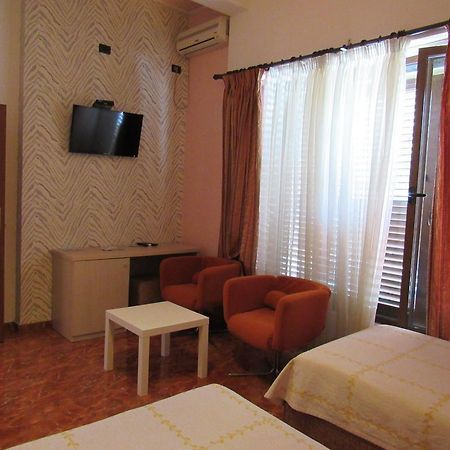 טיראנה Hotel Serenity מראה חיצוני תמונה