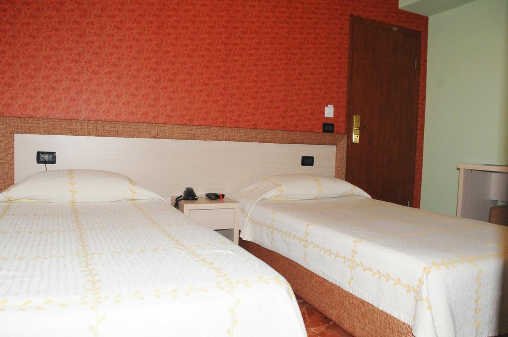 טיראנה Hotel Serenity מראה חיצוני תמונה