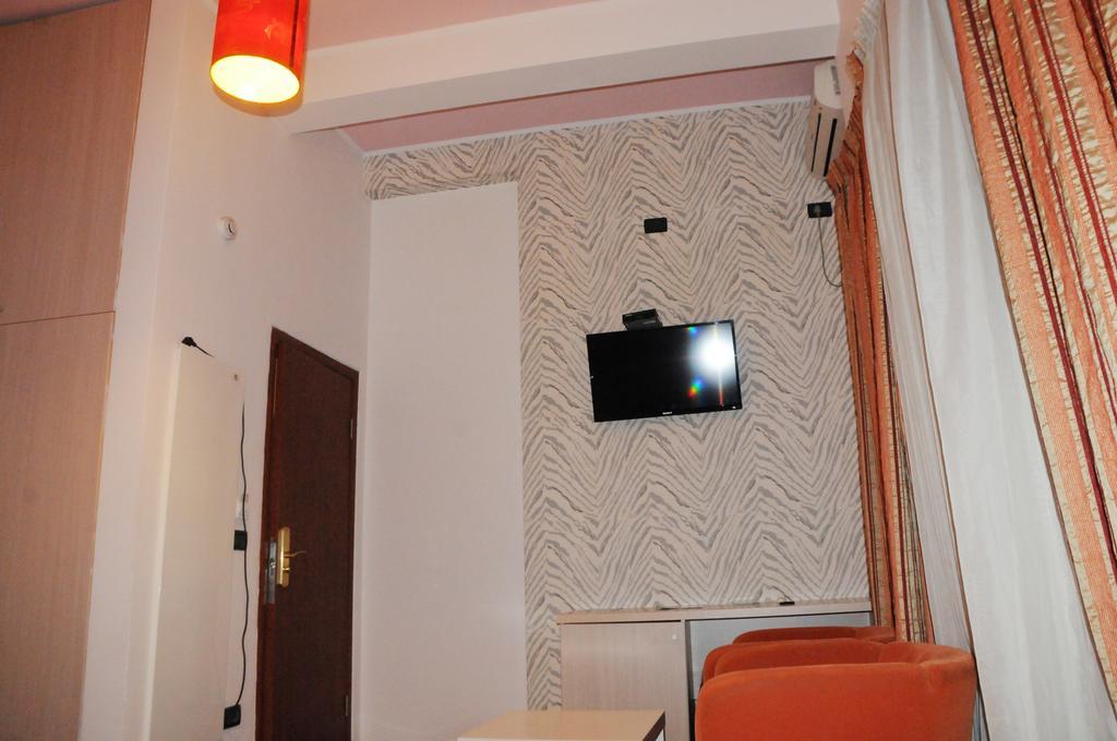טיראנה Hotel Serenity מראה חיצוני תמונה