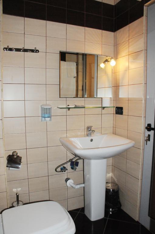 טיראנה Hotel Serenity מראה חיצוני תמונה